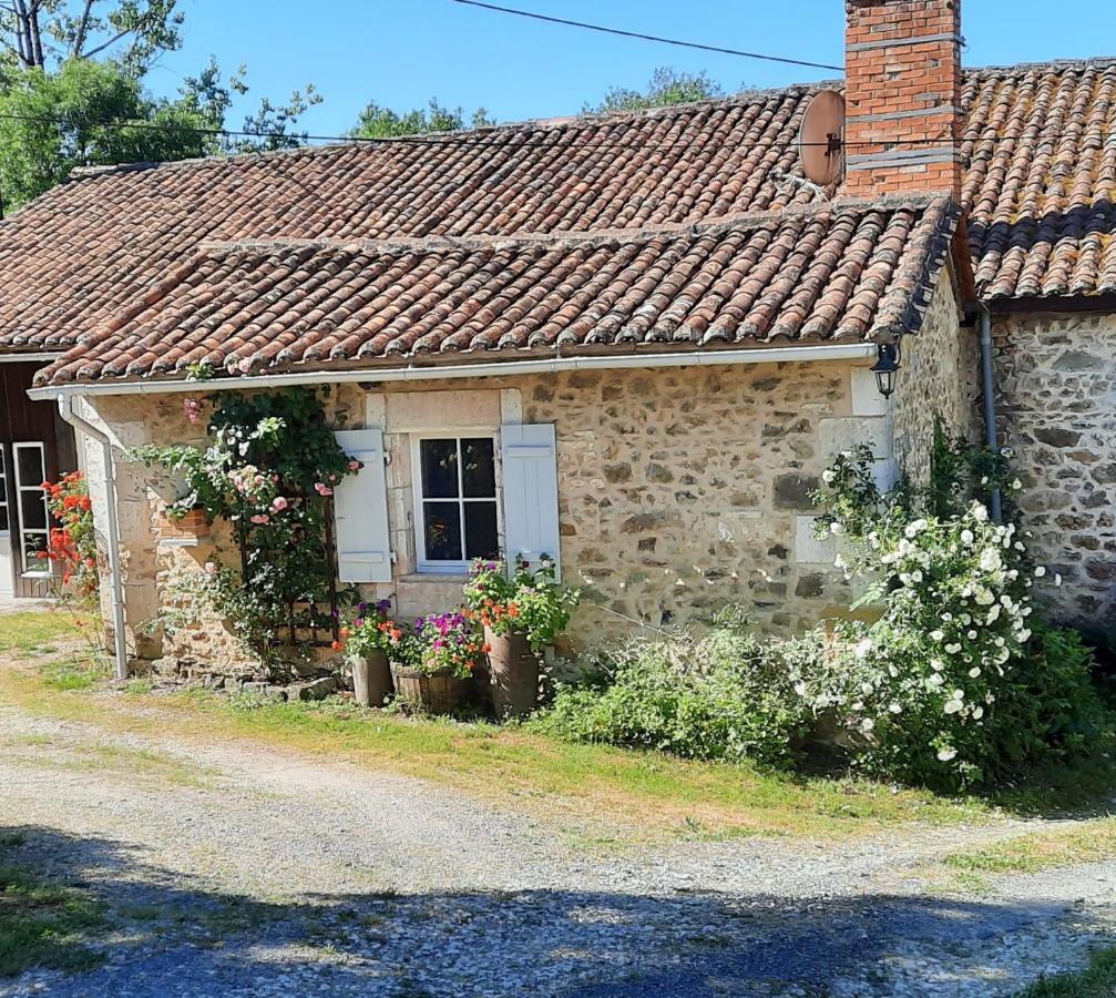 Menet Villa Montbron Exterior photo